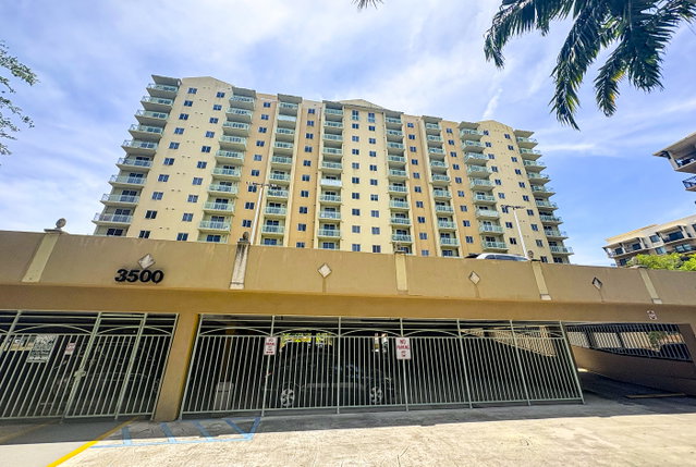 Coral Plaza Condo photo 2